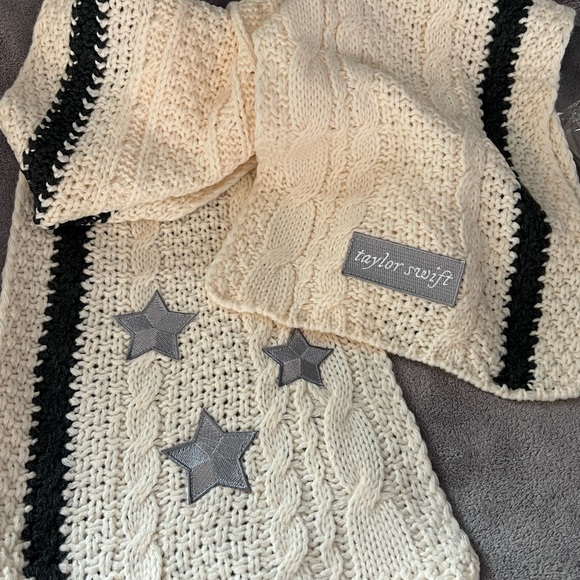 Scarf Taylor Swift Cardigan Stars Scarf Swiftie Official Merch - Picture 5 of 5